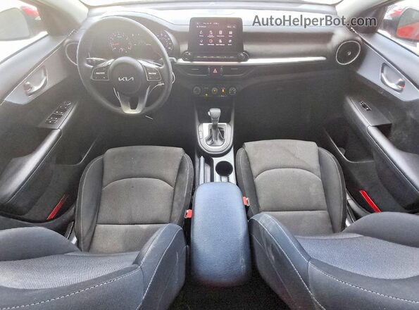 3KPF24AD2PE589583 2023 KIA FORTE Red Вид панелі приладів