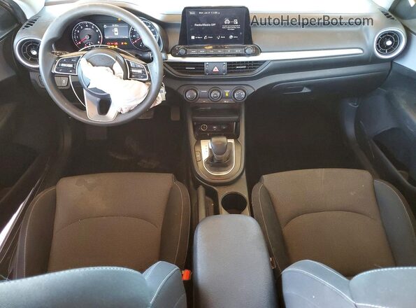 3KPF24AD2RE723334 2024 KIA FORTE Gray Vista del salpicadero