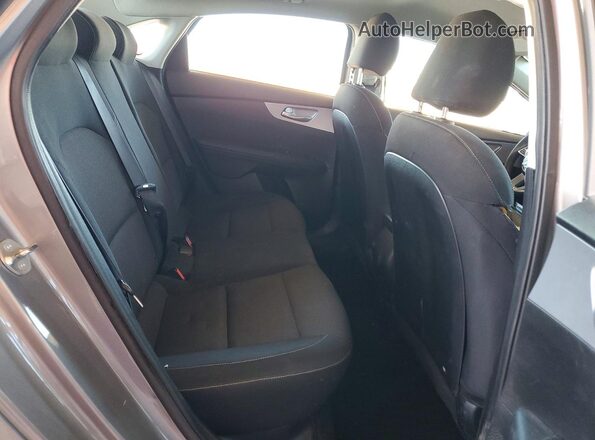 3KPF24AD2RE723334 2024 KIA FORTE Gray Vista de los asientos traseros