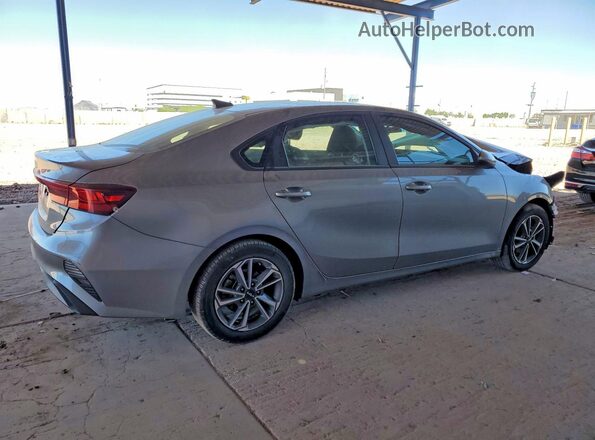 3KPF24AD2RE723334 2024 KIA FORTE Gray Trasero derecho