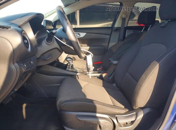 3KPF24AD2RE725620 2024 KIA FORTE Синий Вид салона спереди