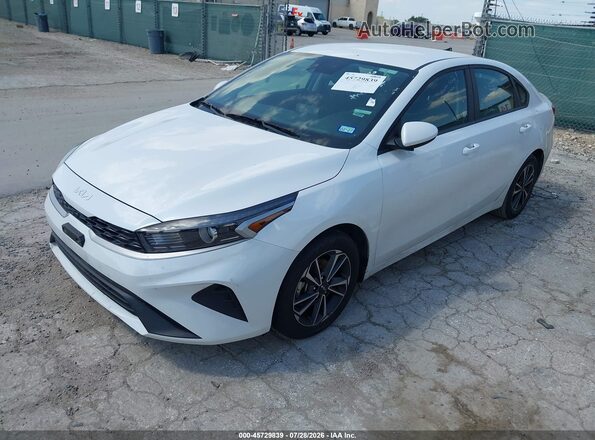 3KPF24AD2RE757063 2024 KIA FORTE White Vista tres cuartos delantera izquierda