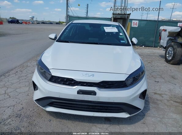 3KPF24AD2RE757063 2024 KIA FORTE White Vista del cuadro de instrumentos