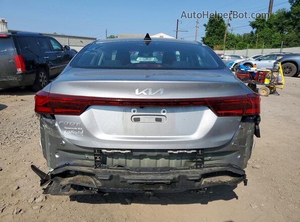 3KPF24AD2RE773795 2024 KIA FORTE Gray Rear view