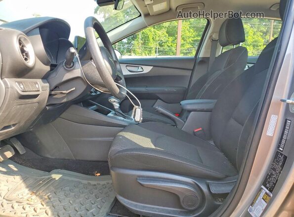 3KPF24AD2RE773795 2024 KIA FORTE Gray Front interior view