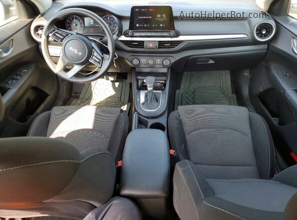 3KPF24AD2RE773795 2024 KIA FORTE Gray Dashboard view