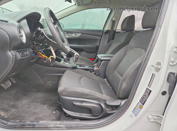 3KPF24AD3KE078649 2019 KIA FORTE White Vista interior delantera