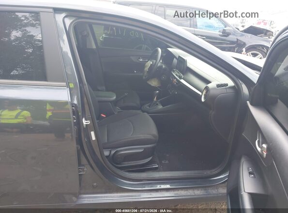 3KPF24AD3KE097511 2019 KIA FORTE Gray Front interior view
