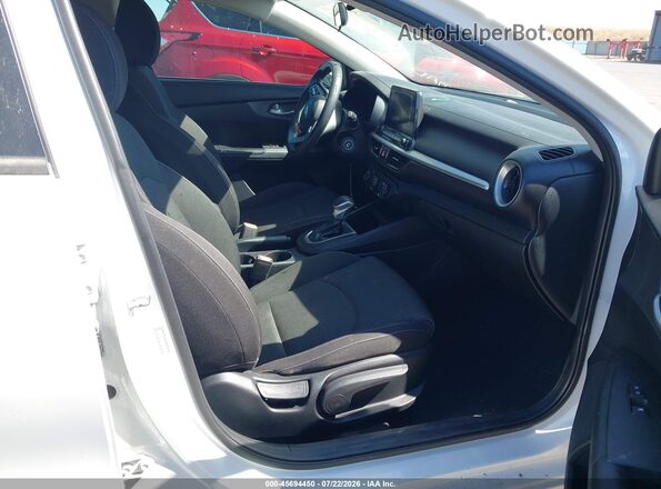 3KPF24AD3LE256206 2020 KIA FORTE White წინა სალონის ხედი