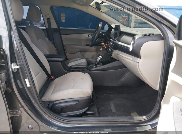 3KPF24AD3ME304661 2021 KIA FORTE Gray Вид салону спереду