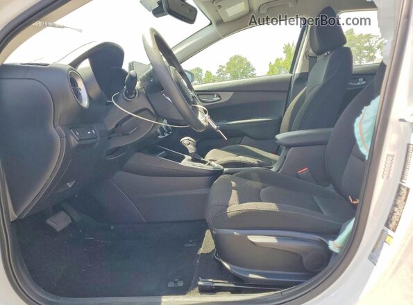 3KPF24AD3ME389789 2021 KIA FORTE Белый Вид салона спереди
