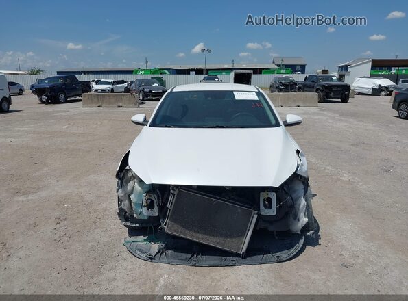 3KPF24AD3NE441729 2022 KIA FORTE White Вид задньої частини салону