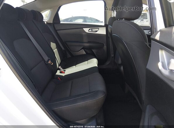 3KPF24AD3PE525276 2023 KIA FORTE White VIN კოდის სტიკერის ხედი