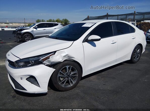 3KPF24AD3PE525276 2023 KIA FORTE White წინა მარცხენა ხედი სამი მეოთხედიდან