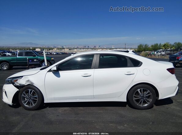 3KPF24AD3PE525276 2023 KIA FORTE White სალონის 360-გრადუსიანი ხედი