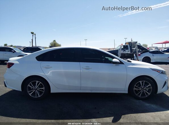 3KPF24AD3PE525276 2023 KIA FORTE White უკანა სალონის ხედი
