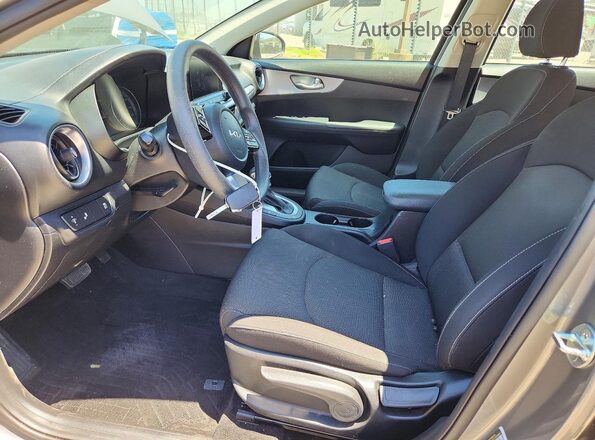 3KPF24AD3PE548119 2023 KIA FORTE Серый Вид салона спереди