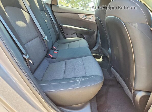 3KPF24AD3PE548119 2023 KIA FORTE Серый Вид задних сидений