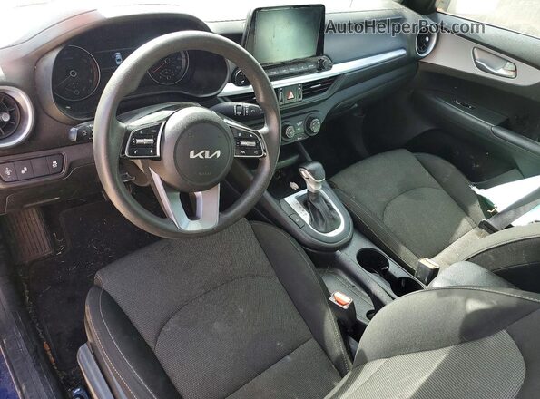 3KPF24AD3PE568841 2023 KIA FORTE Синий Вид панели приборов