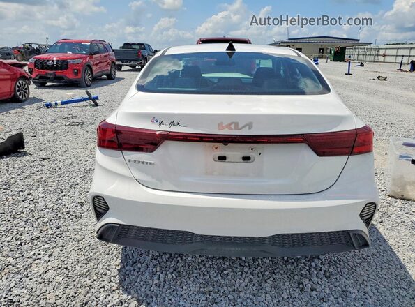 3KPF24AD3PE595425 2023 KIA FORTE Белый Вид сзади