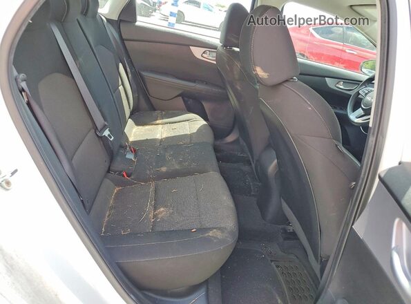 3KPF24AD3PE595425 2023 KIA FORTE Белый Вид задних сидений