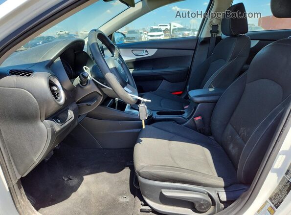 3KPF24AD3PE600364 2023 KIA FORTE White Front interior view