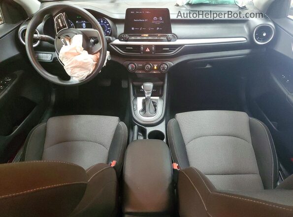 3KPF24AD3PE610666 2023 KIA FORTE Красный Вид панели приборов