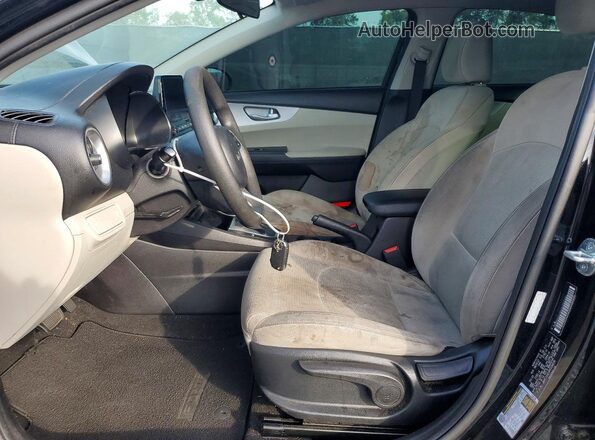 3KPF24AD3PE638659 2023 KIA FORTE Черный Вид салона спереди