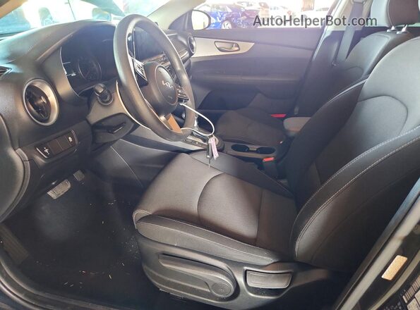 3KPF24AD3PE685481 2023 KIA FORTE Black Вид салону спереду