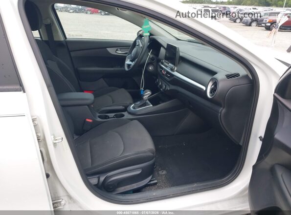 3KPF24AD3RE733130 2024 KIA FORTE White Vista interior delantera