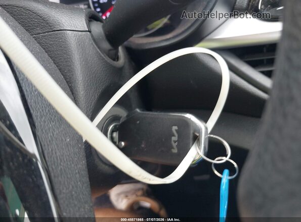 3KPF24AD3RE733130 2024 KIA FORTE White Vista del salpicadero
