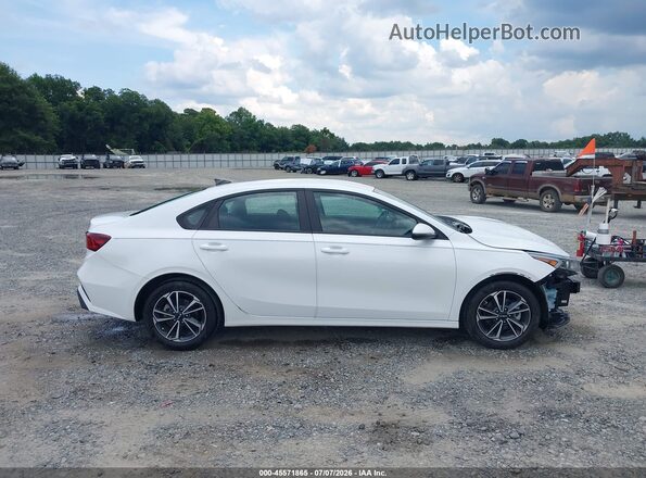 3KPF24AD3RE733130 2024 KIA FORTE White Vista interior de 360 grados