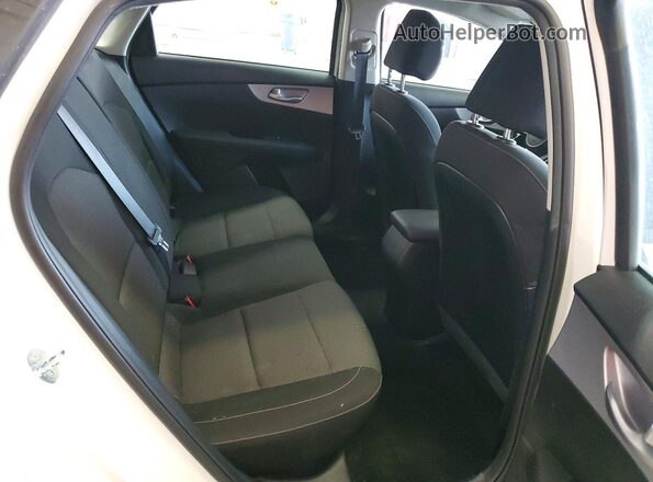 3KPF24AD3RE737548 2024 KIA FORTE Белый Вид задних сидений