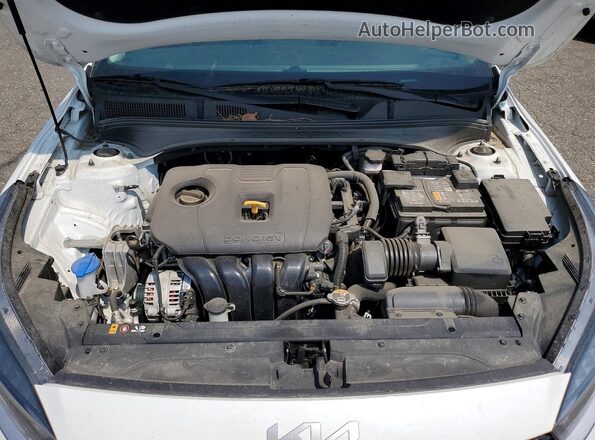 3KPF24AD3RE737548 2024 KIA FORTE Белый Вид задней части салона