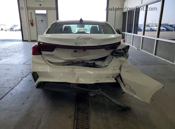 3KPF24AD3RE737548 2024 KIA FORTE Белый Вид сзади
