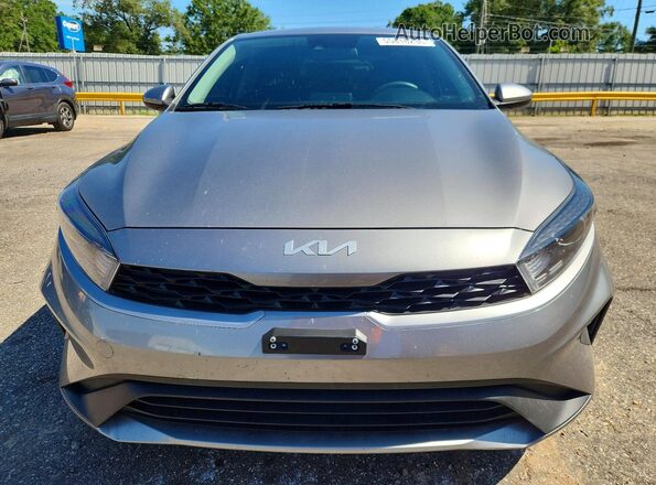 3KPF24AD3RE750199 2024 KIA FORTE Charcoal Widok z przodu