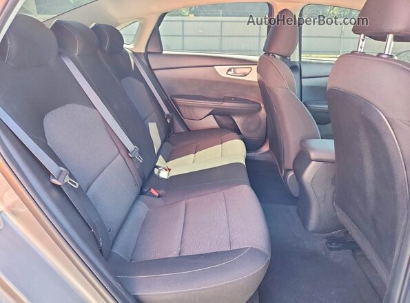 3KPF24AD3RE750199 2024 KIA FORTE Charcoal Widok tylnych siedzeń