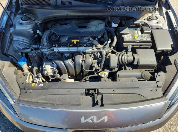 3KPF24AD3RE750199 2024 KIA FORTE Charcoal Widok wnętrza z tyłu