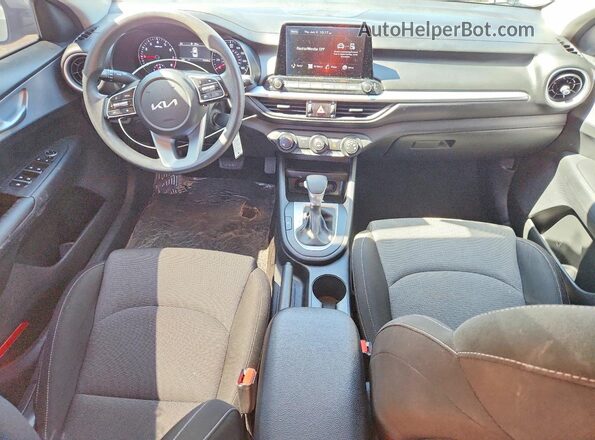 3KPF24AD3RE750199 2024 KIA FORTE Charcoal Widok deski rozdzielczej