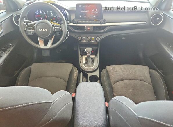 3KPF24AD3RE764359 2024 KIA FORTE Red Vista del salpicadero
