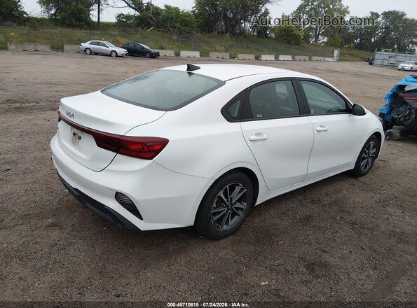 3KPF24AD3RE765897 2024 KIA FORTE White Trasero derecho
