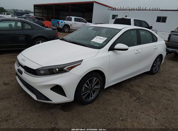 3KPF24AD3RE765897 2024 KIA FORTE White Vista tres cuartos delantera izquierda