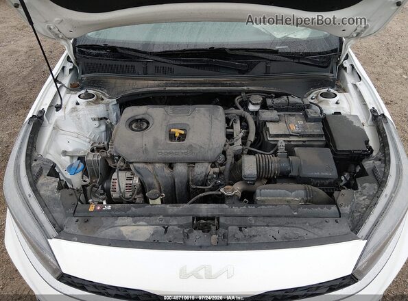 3KPF24AD3RE765897 2024 KIA FORTE White Vista trasera