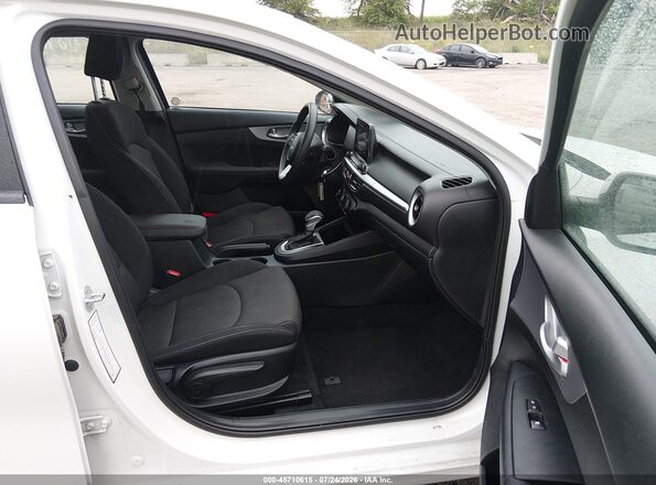 3KPF24AD3RE765897 2024 KIA FORTE White Vista interior delantera