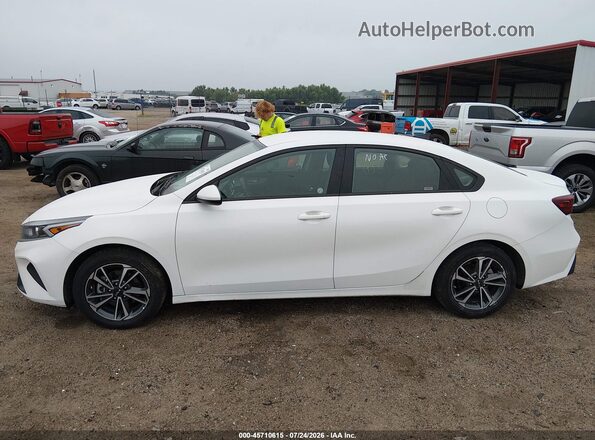 3KPF24AD3RE765897 2024 KIA FORTE White Vista interior de 360 grados