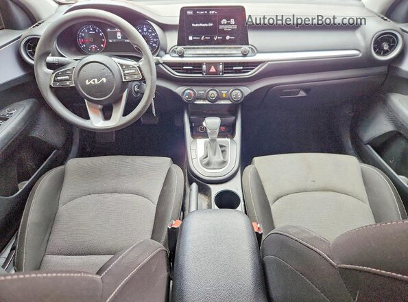 3KPF24AD3RE773336 2024 KIA FORTE Red Vista del salpicadero