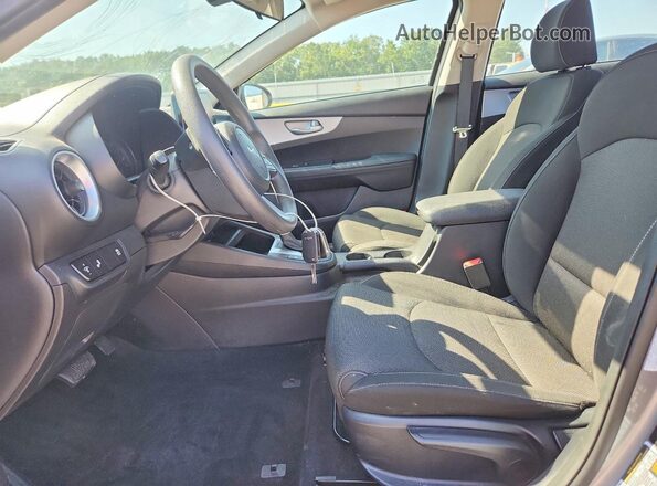 3KPF24AD3RE778147 2024 KIA FORTE Серый Вид салона спереди
