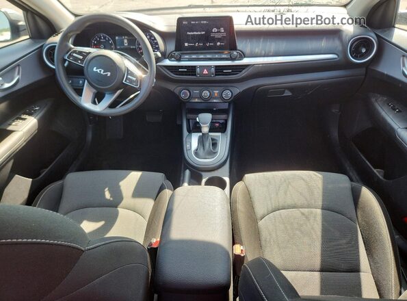 3KPF24AD3RE778147 2024 KIA FORTE Серый Вид панели приборов