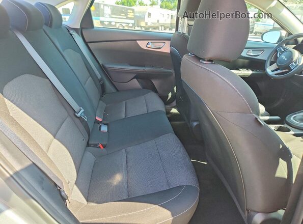 3KPF24AD3RE778147 2024 KIA FORTE Серый Вид задних сидений