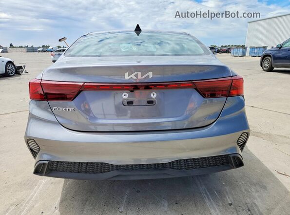 3KPF24AD3RE827072 2024 KIA FORTE Silver Widok z tyłu